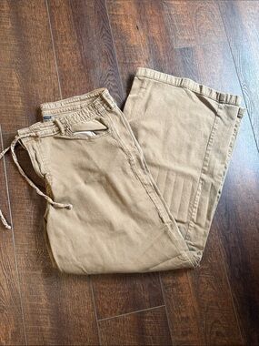 American Eagle Outfitters Wide Leg Pants in Khaki/Tan